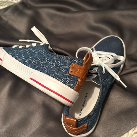 WOMEN’S TOMMY HILFIGER TENNIES - Picture 2 of 4